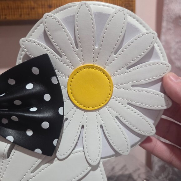 Disney loungefly Daisy crossbody - Picture 2 of 6